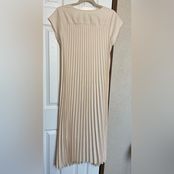 Boutique‎ Cream Pleated Dress Size Small - Picture 4 of 8